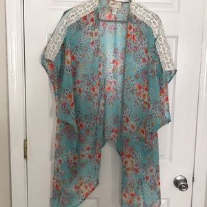 Women’s plus size floral kimono